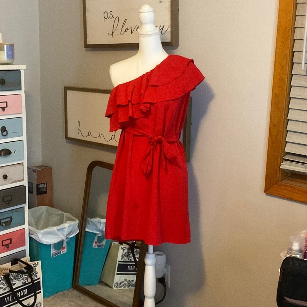 Elegant Red One-Shoulder Dress